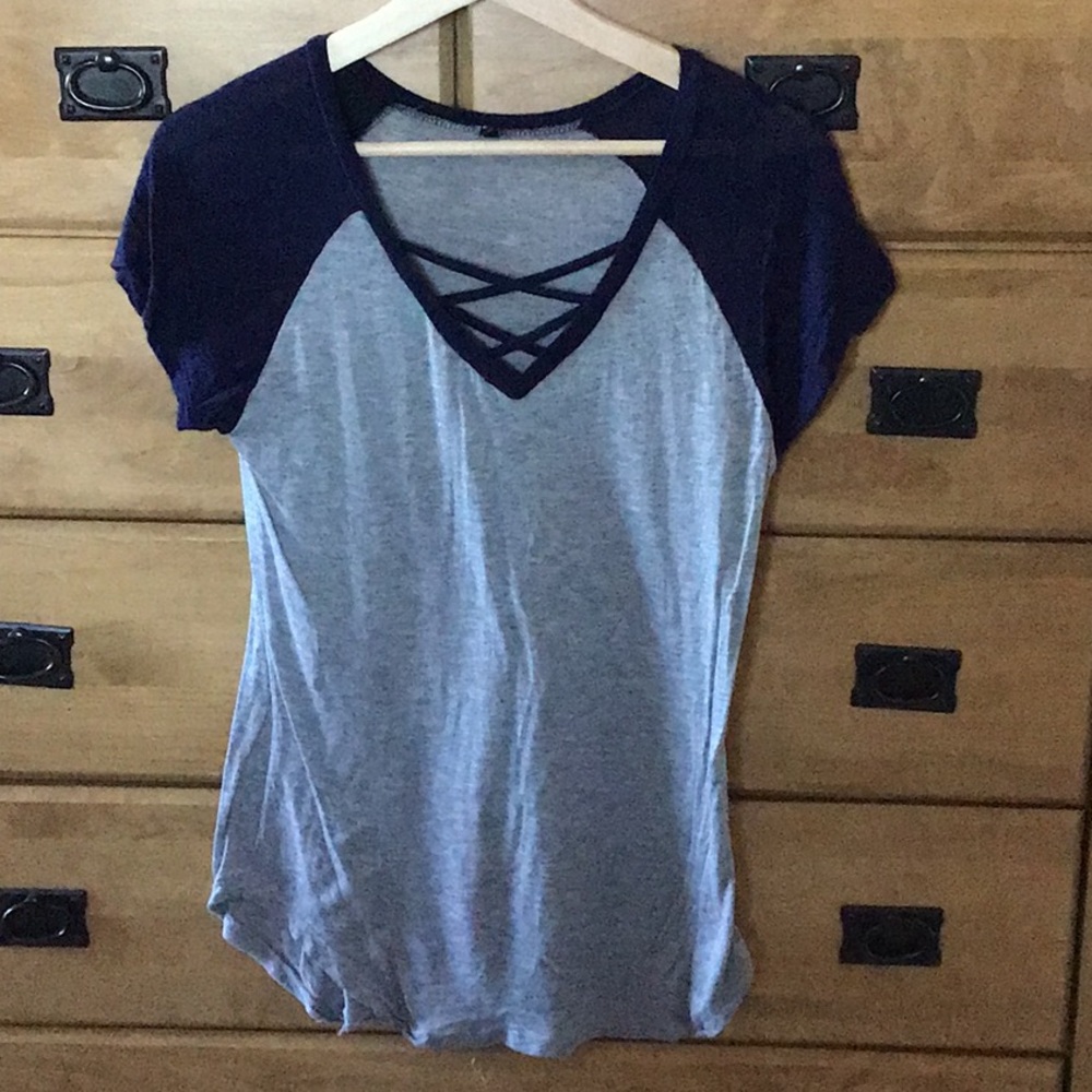 T-shirt 2 tone with criss cross front.